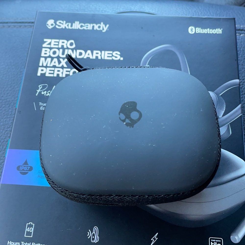 Skullcandy wireless ear buds - Picture 2 of 5
